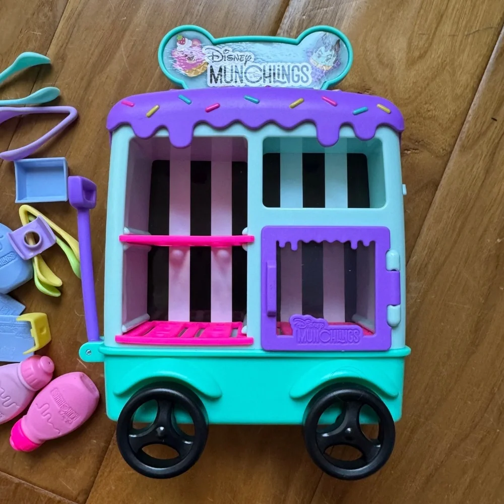 Just Play Disney Munchlings Ice Cream Cart Playset - Picture 2 of 4